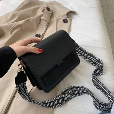 Малка чанта Clara Black