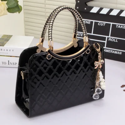 Елегантна дамска чанта Black 1138 - черна