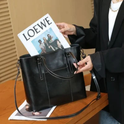 Дамска чанта от естествена кожа Black 1159 - черна