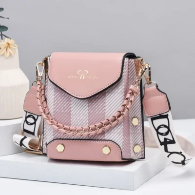 Малка дамска чанта кожена Pink 1167 - светло розова