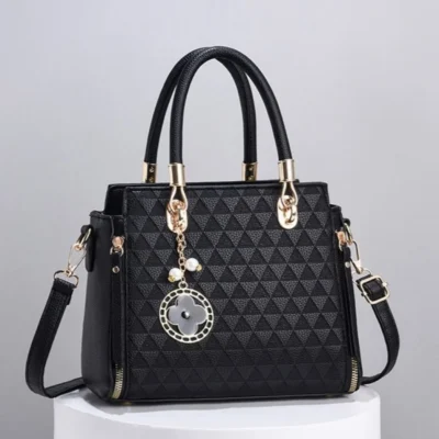 Стилна дамска чанта кожена Winter Black - черна