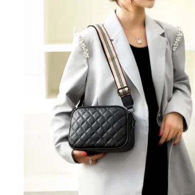 Малка дамска чанта от естествена кожа Black 1226