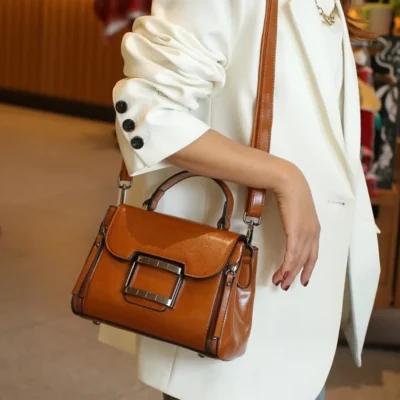 Малка дамска чанта от естествена кожа Brown 1221