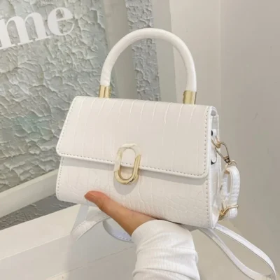 Малка дамска чанта Cloe White